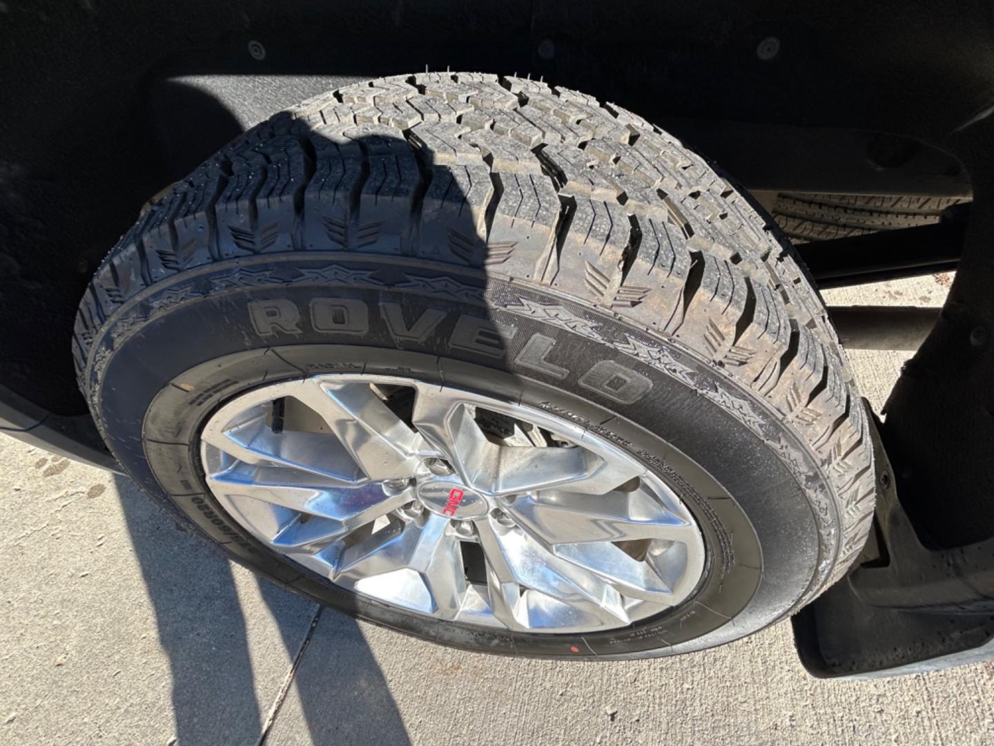 2019 White /Black GMC Sierra 1500 (1GTU9DED8KZ) , located at 3030 CY Ave, Casper, WY, 82604, (307) 265-3830, 42.827816, -106.357483 - Photo#5